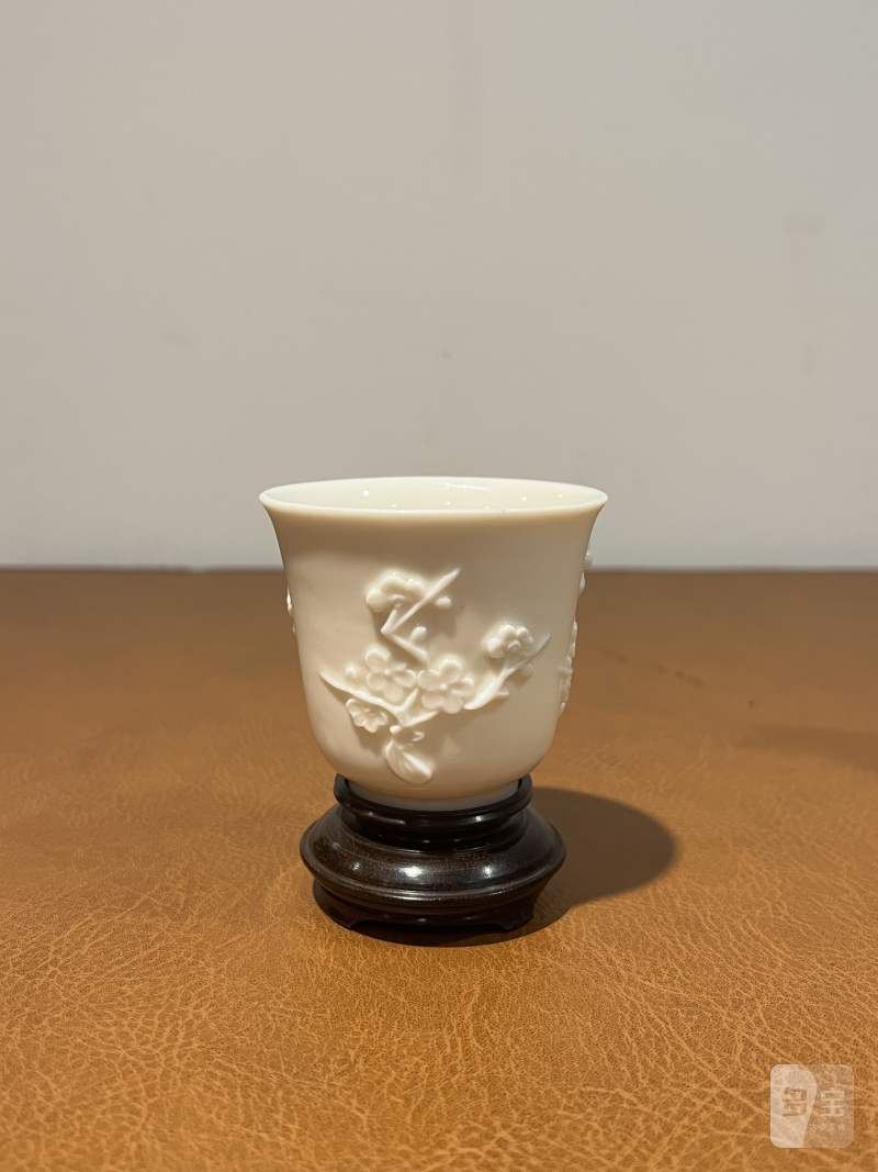 十七世纪 德化模印梅花纹仰钟杯 - 图2